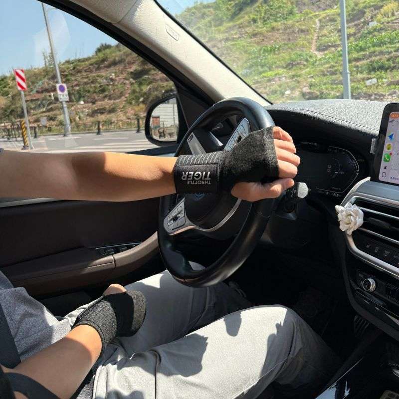 Rider's Wrist Support - Image 13